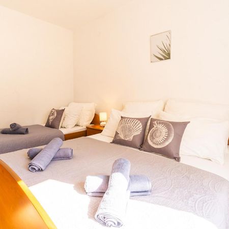 Apartment And Room Bacic Metajna Room photo