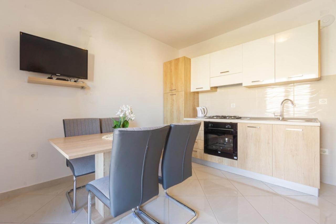Apartment And Room Bacic Metajna Exterior photo