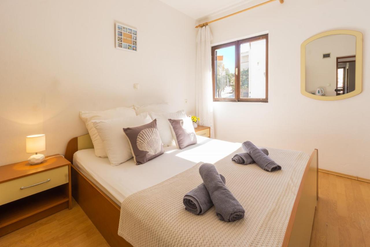 Apartment And Room Bacic Metajna Exterior photo