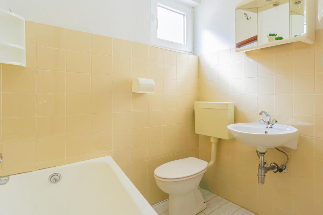 Apartment And Room Bacic Metajna Exterior photo