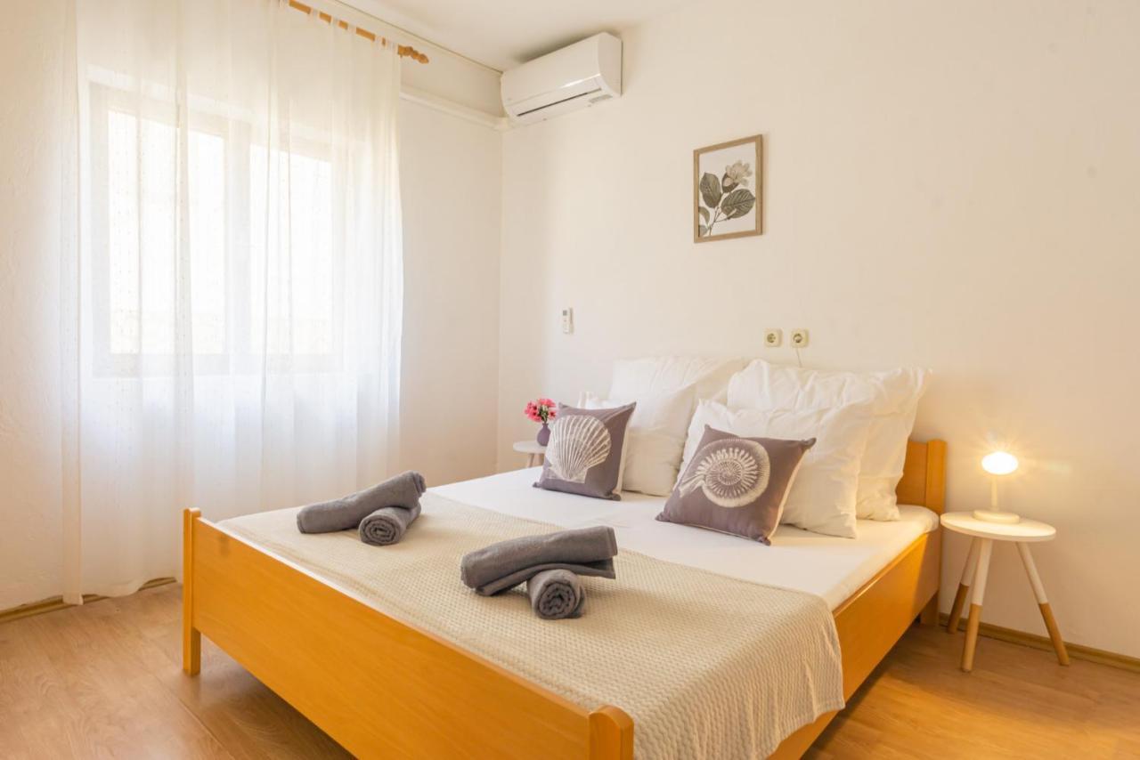 Apartment And Room Bacic Metajna Exterior photo