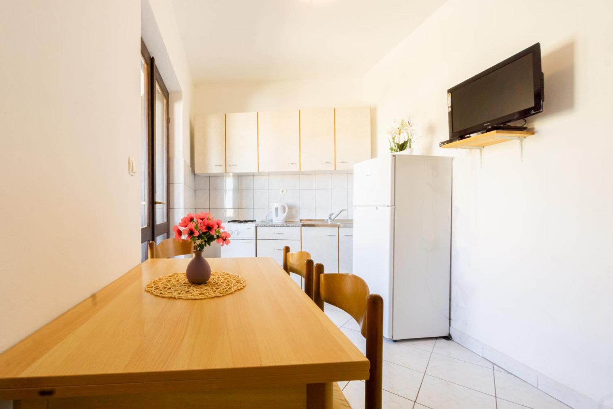 Apartment And Room Bacic Metajna Room photo